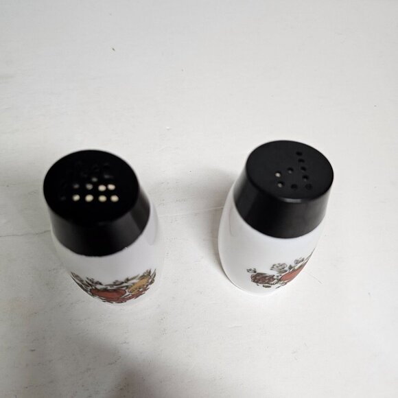 Vtg Van Pak Milk Glass Salt and Pepper Shakers Shaker Set vegetables Canada 1970 - Picture 2 of 6